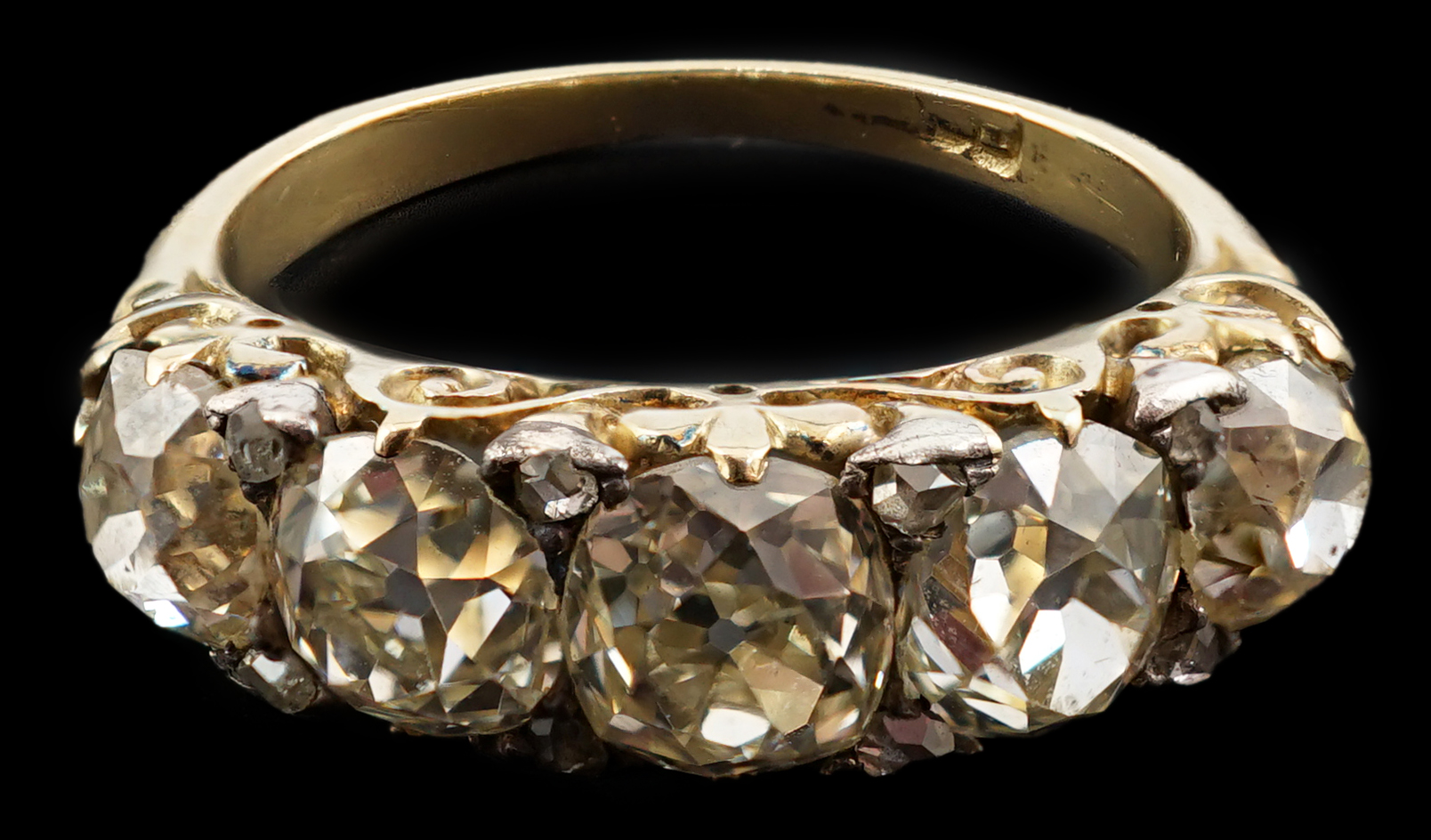 A Victorian 18ct and graduated five stone old round cut diamond set half hoop ring